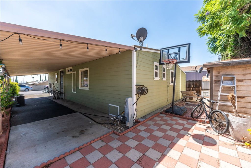 1025 S Riverside Avenue 121 Property Photo 17