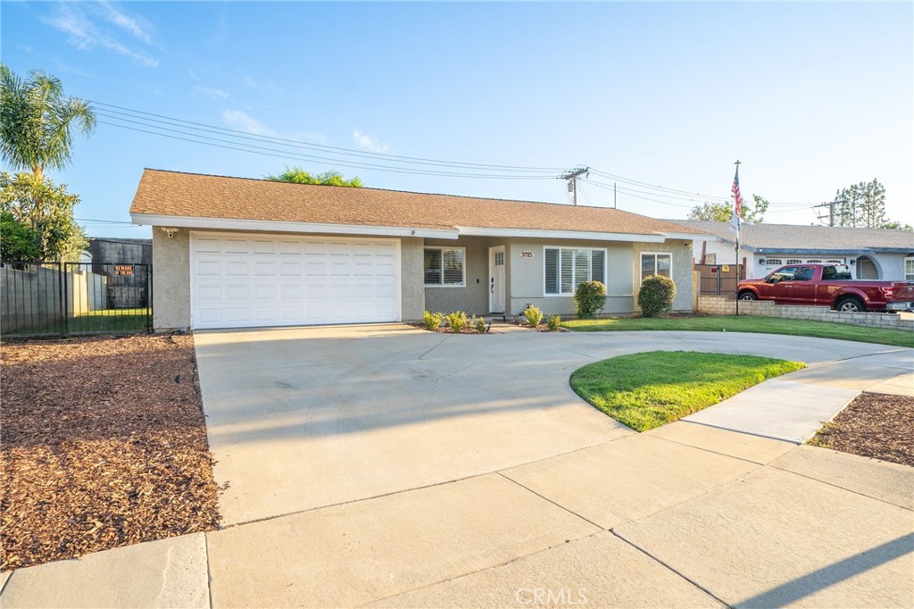9785 Estacia Court Property Photo 3