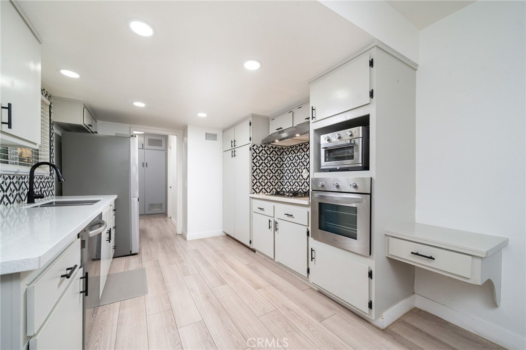 9785 Estacia Court Property Photo 8