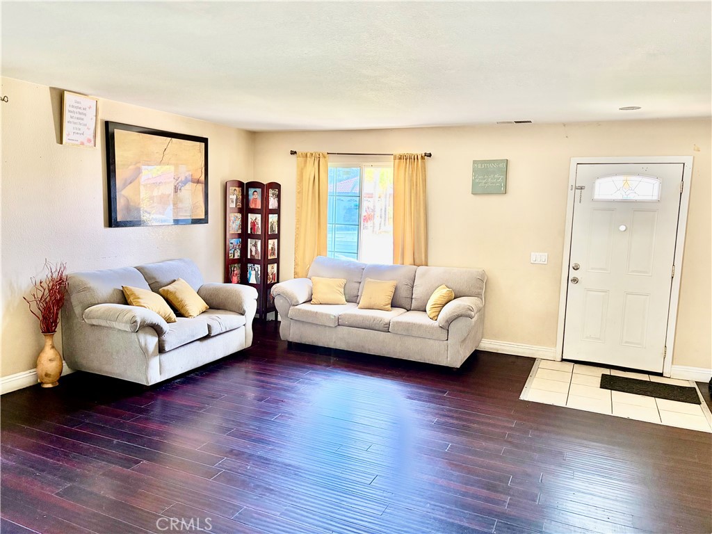 423 Madrid Property Photo 3