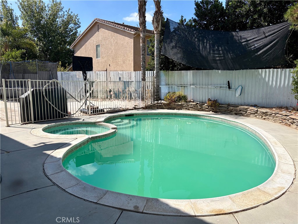 423 Madrid Property Photo 17