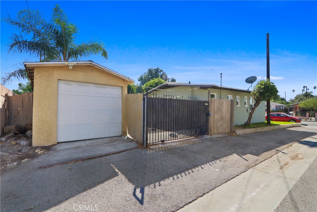 523 Randolph Street Property Photo 3