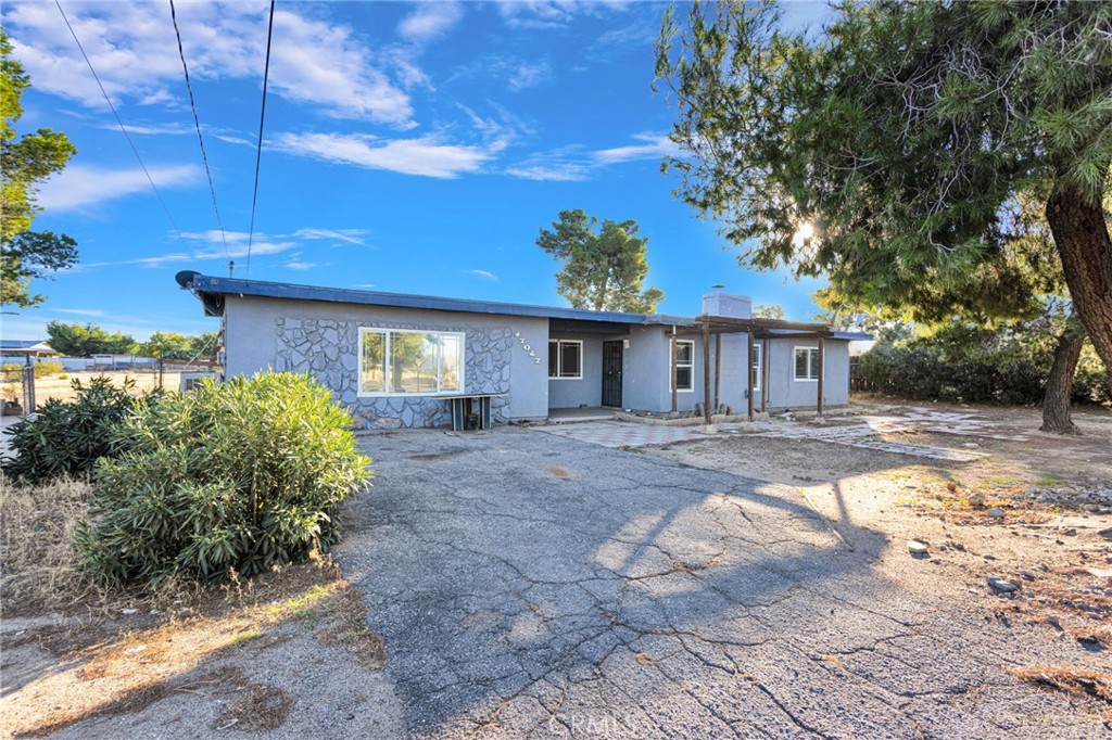 17047 Eucalyptus Street Property Photo 3