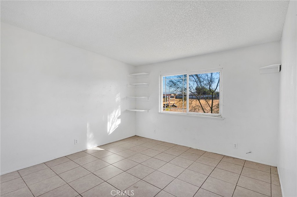 17047 Eucalyptus Street Property Photo 23