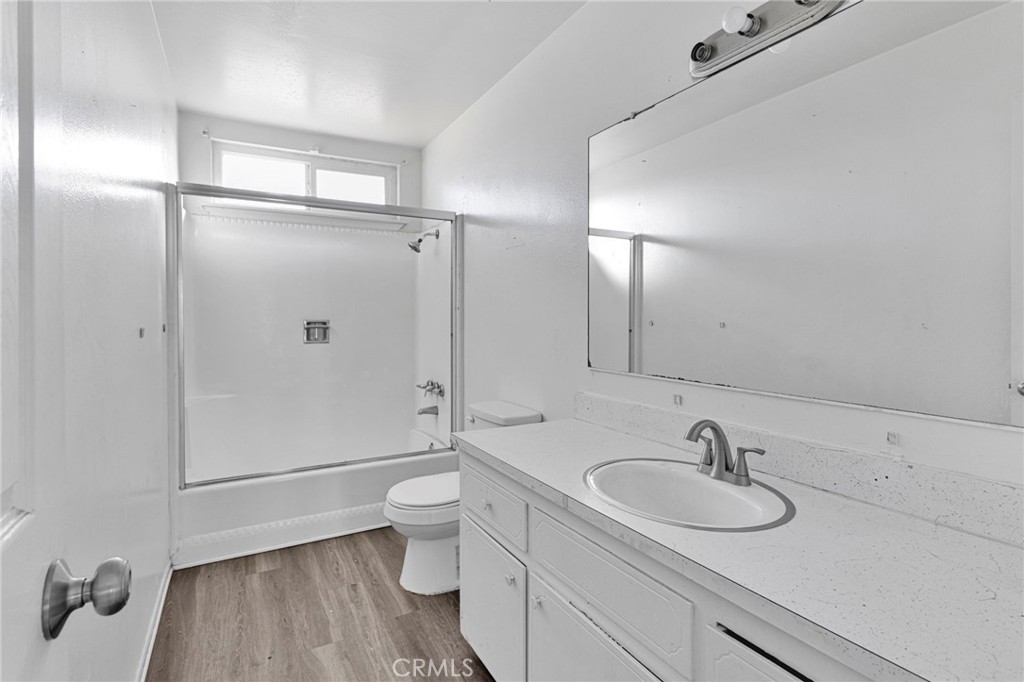 17047 Eucalyptus Street Property Photo 25