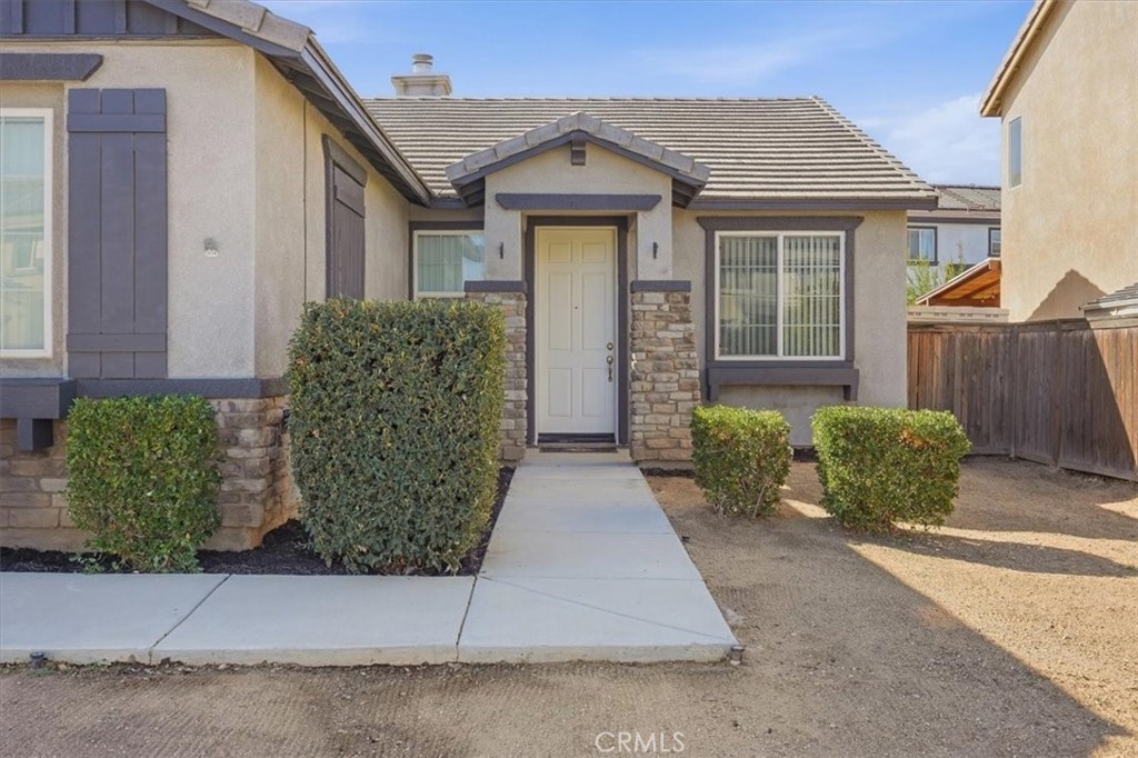 12921 Newport Property Photo 3