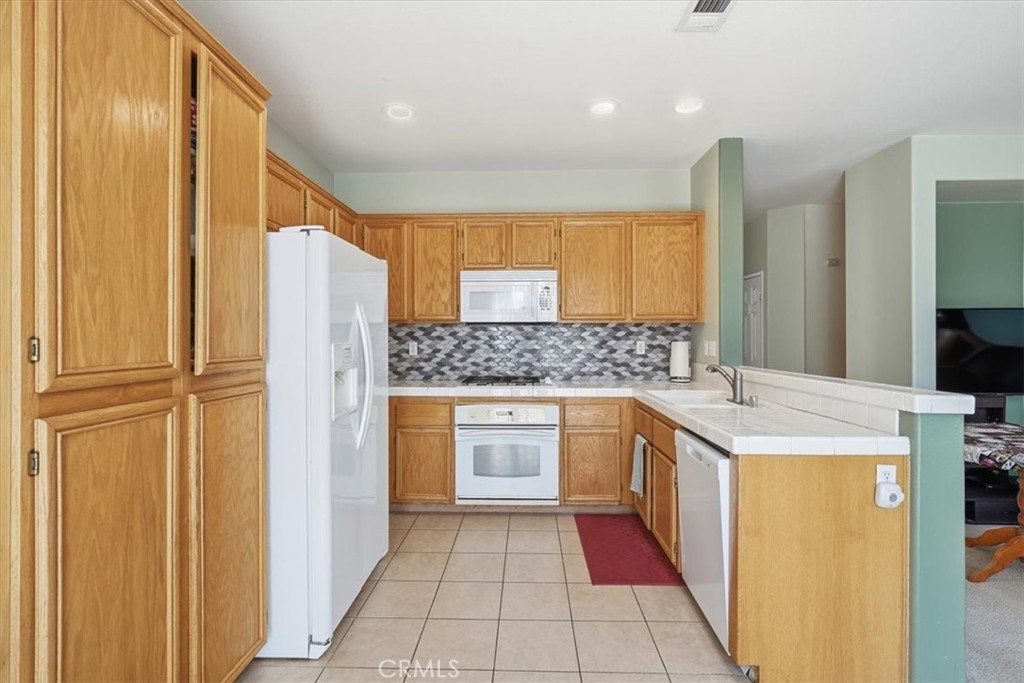 12921 Newport Property Photo 7