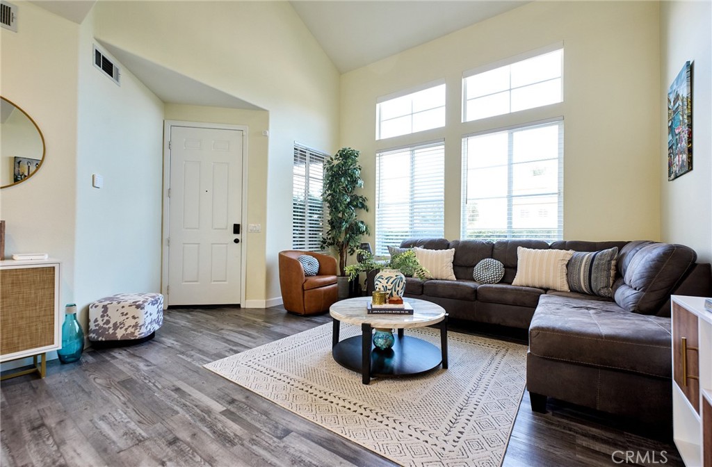 2080 New Haven Property Photo 5