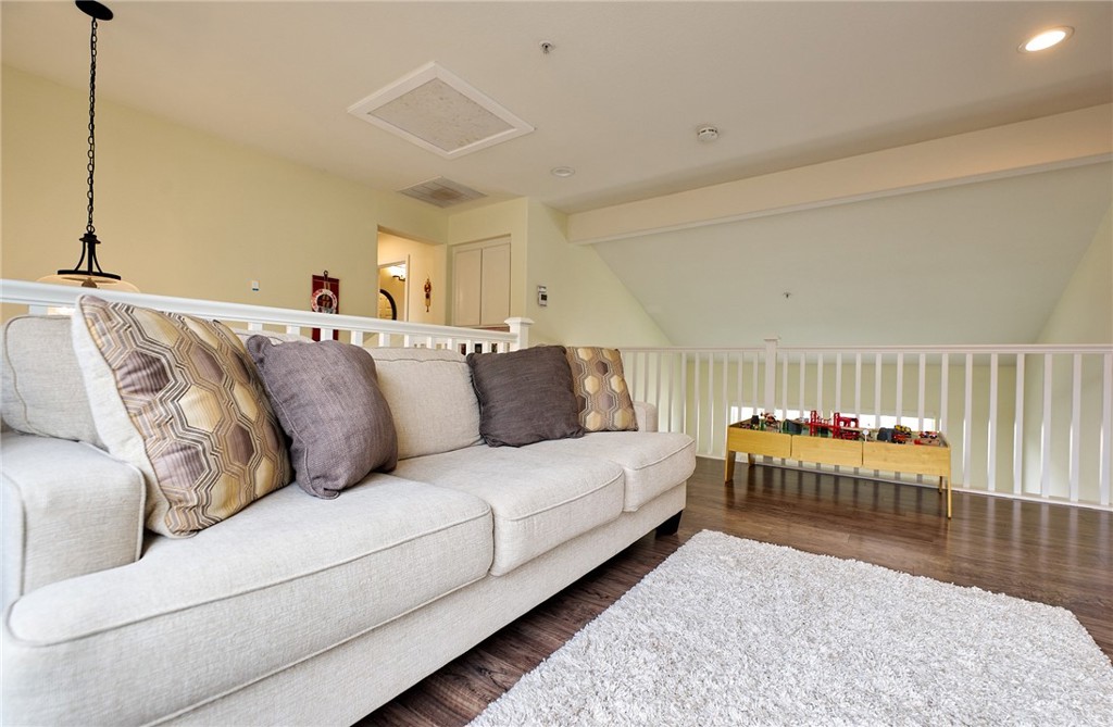2080 New Haven Property Photo 19