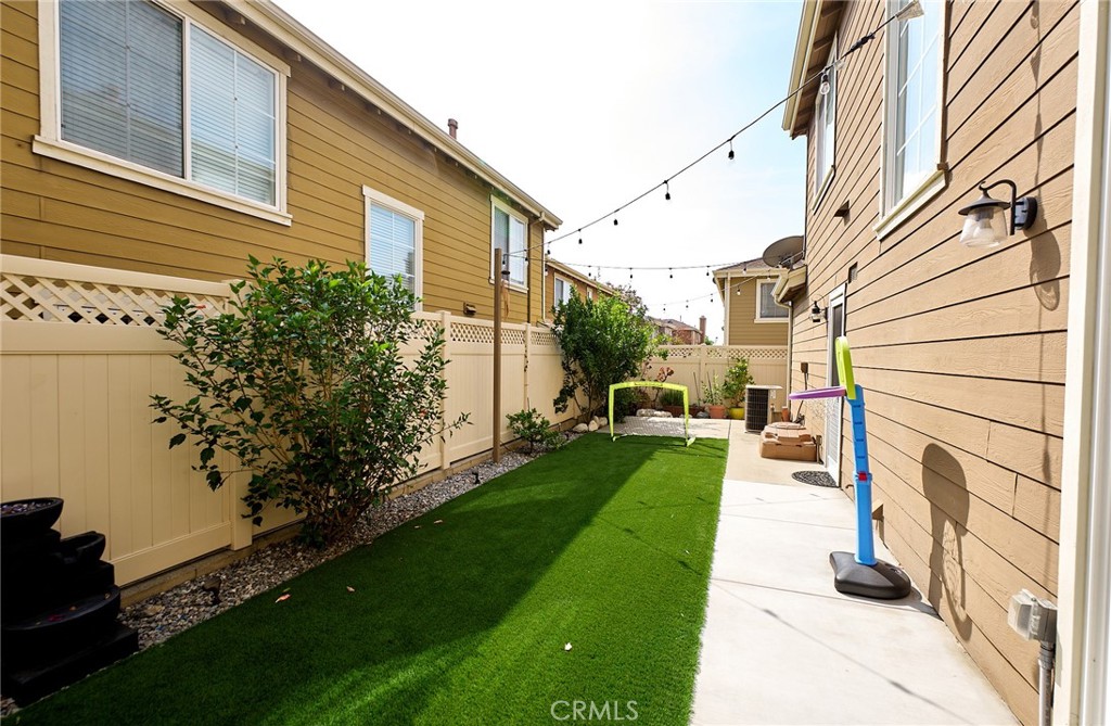2080 New Haven Property Photo 31