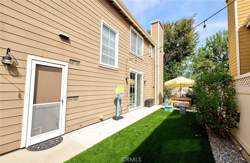 2080 New Haven Property Photo 32