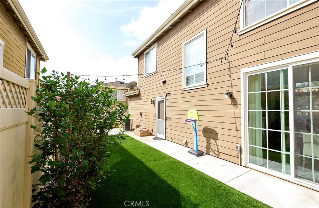 2080 New Haven Property Photo 33