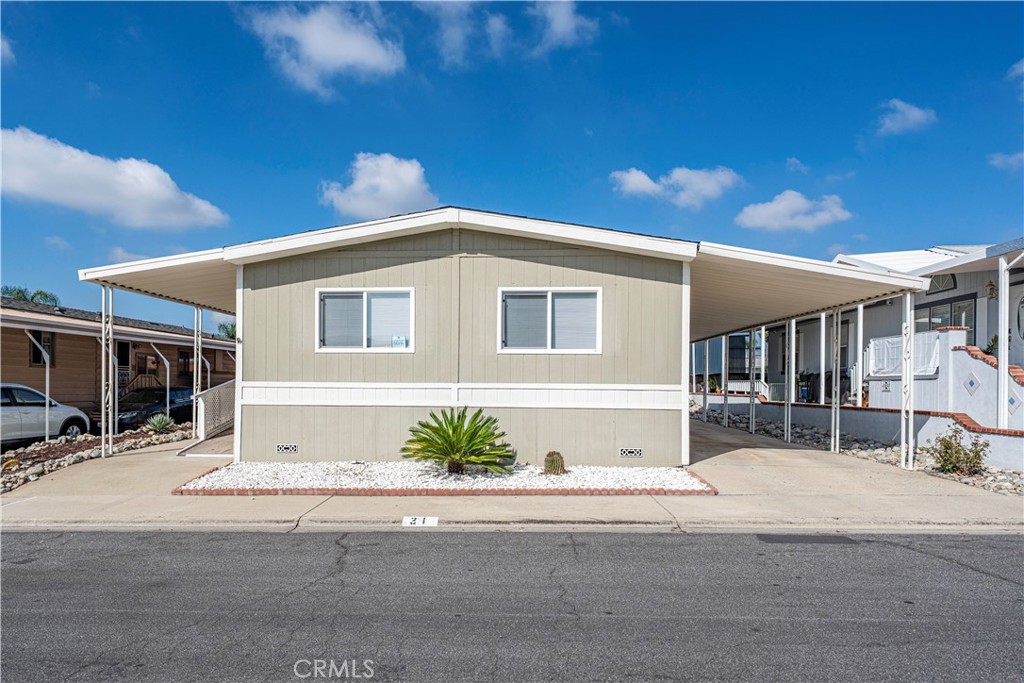 929 E Foothill Boulevard 31 Property Photo 1