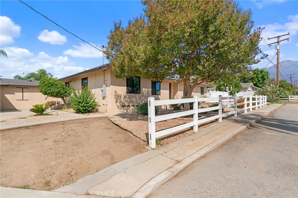 7420 Ivy Lane Property Photo 3