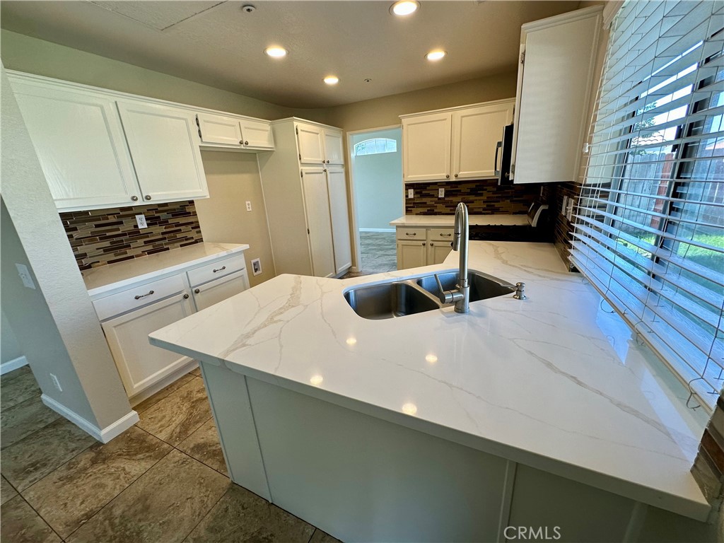 3680 N Live Oak Property Photo 5