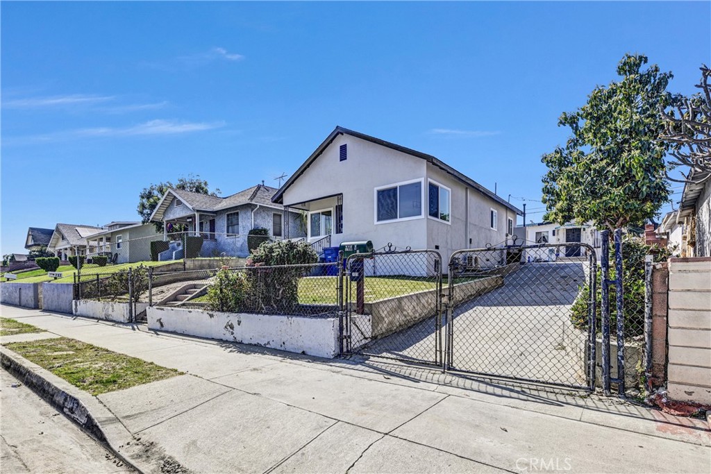 715 S Record Property Photo 1