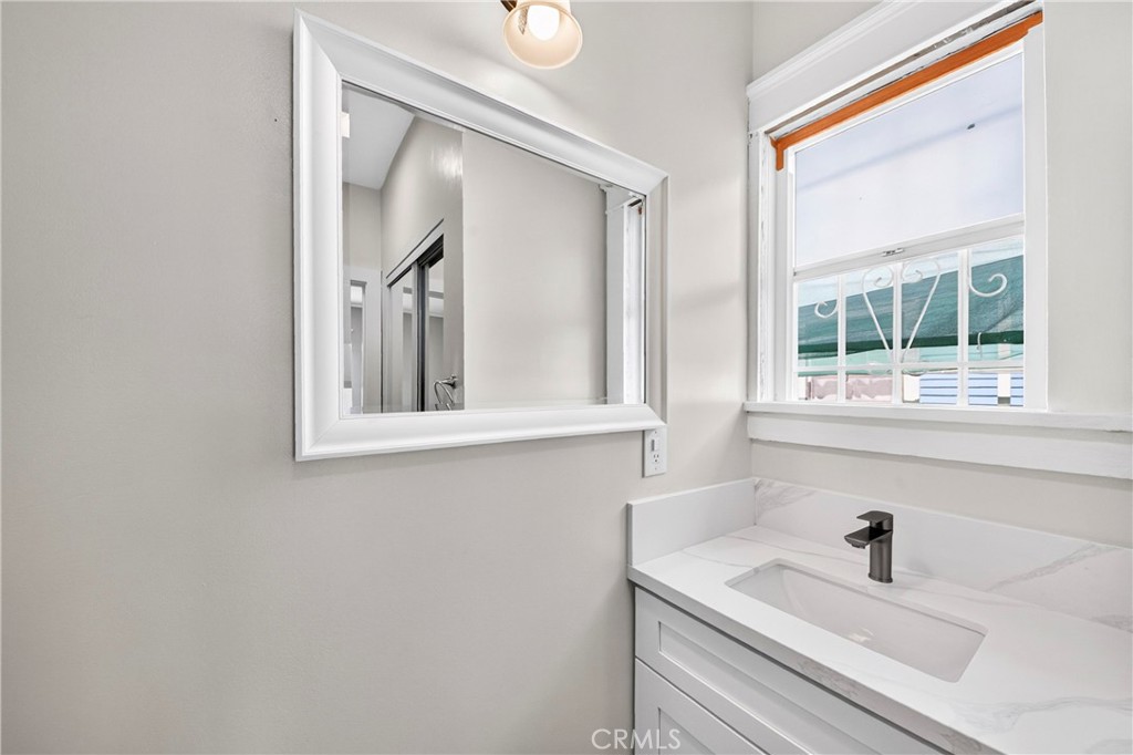 184 S Harvard Boulevard Property Photo 32
