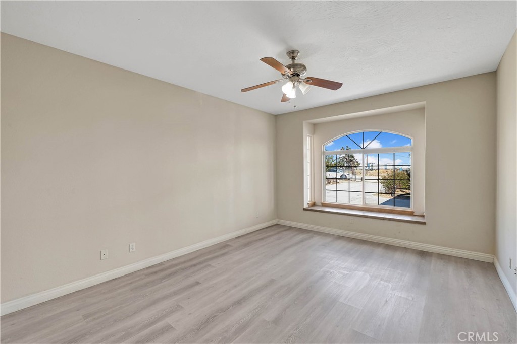 12771 Elm Property Photo 29