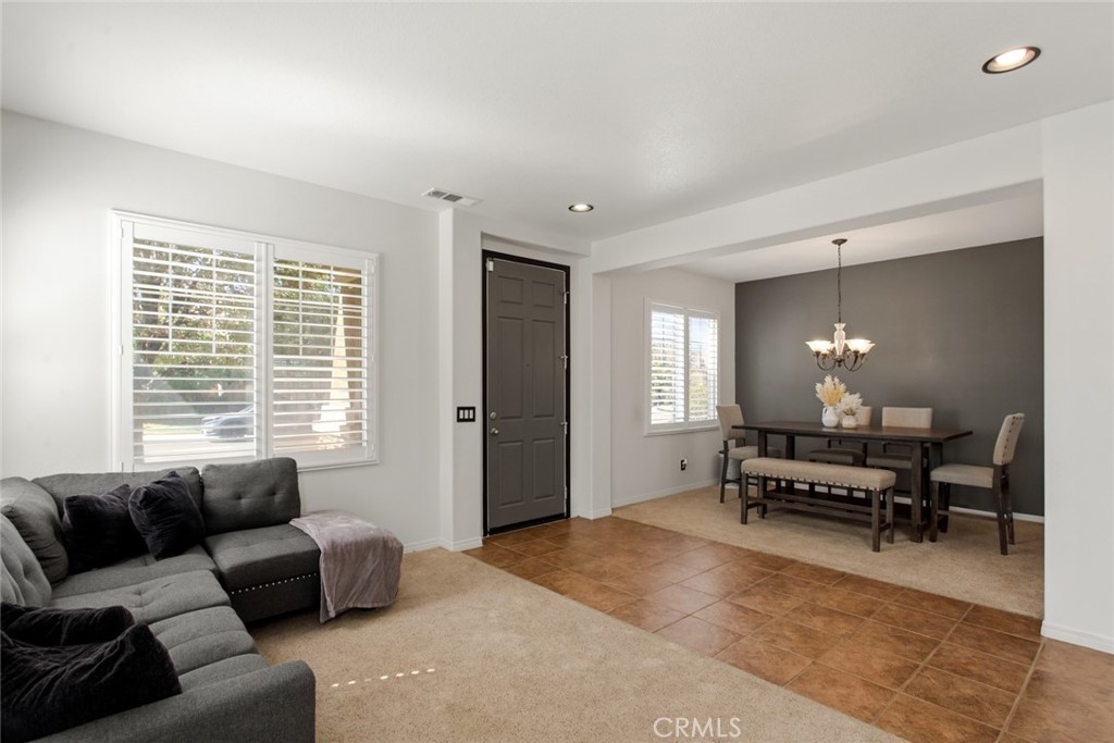 2307 Cornflower Way Property Photo 14
