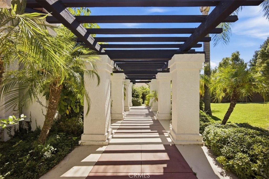 5087 Granada Court Property Photo 3