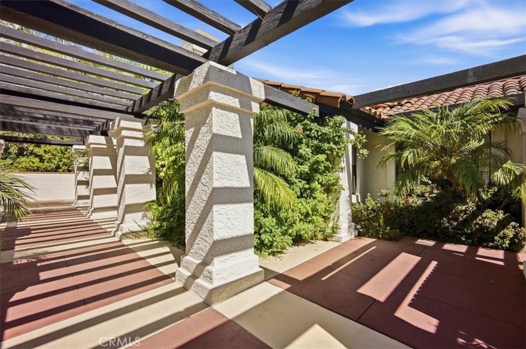 5087 Granada Court Property Photo 4