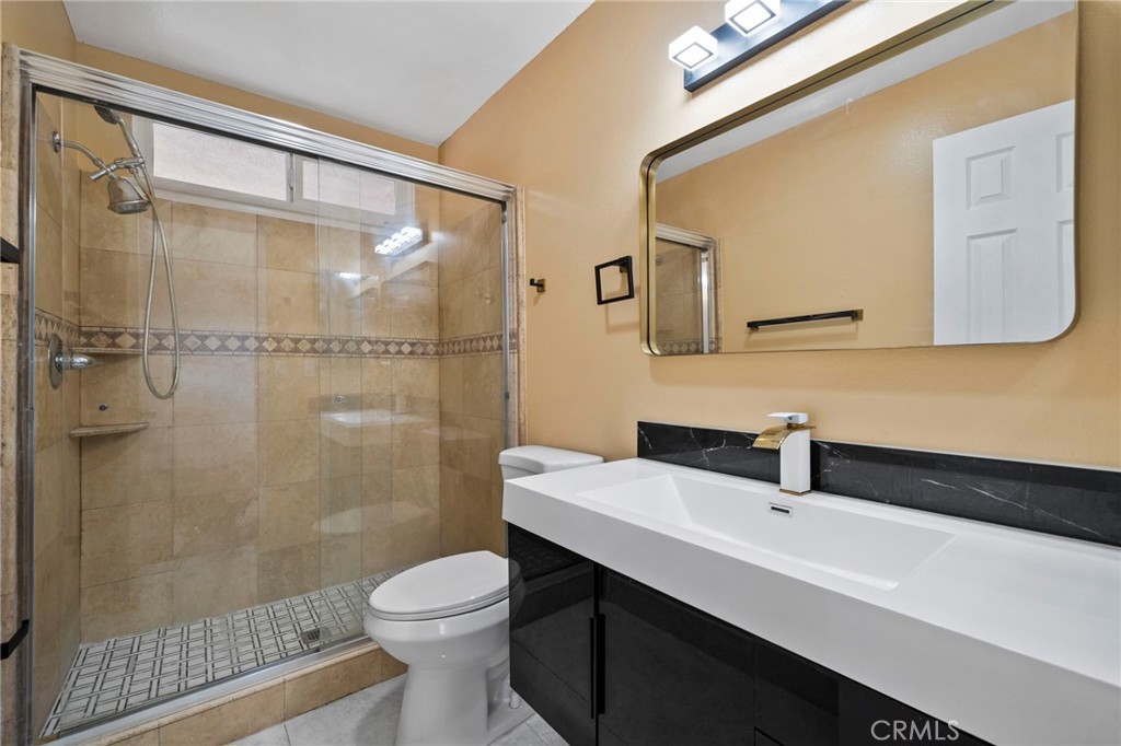 24638 Hemlock Property Photo 5