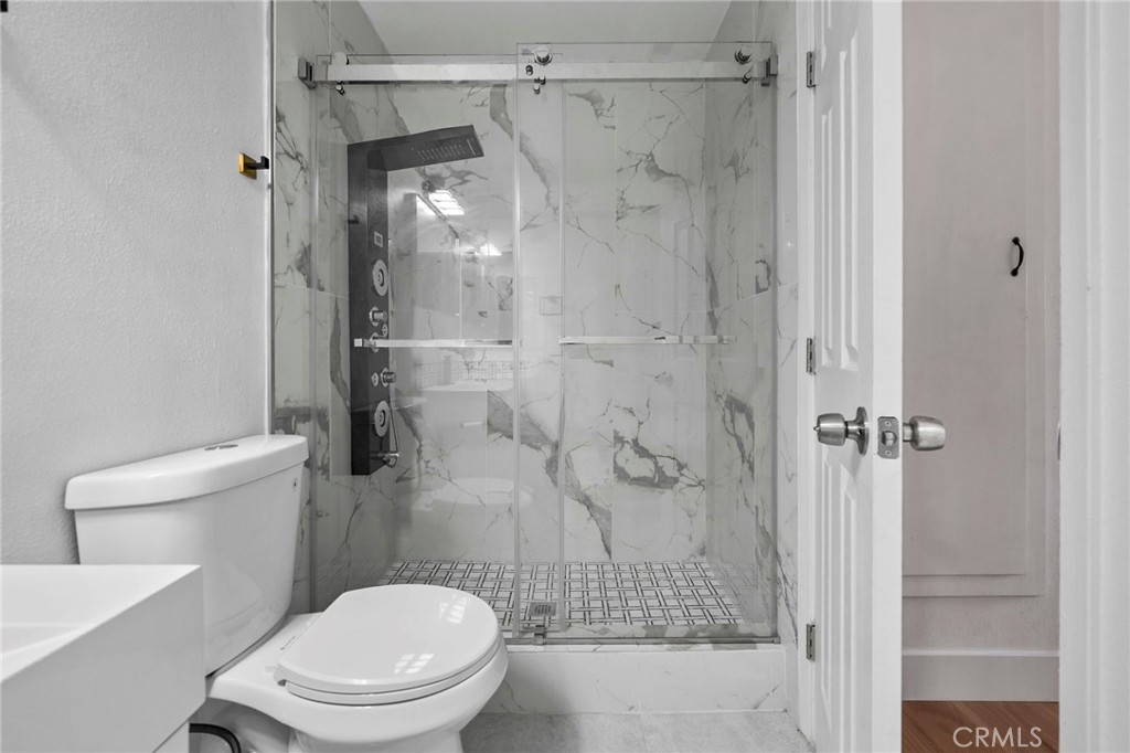 24638 Hemlock Property Photo 7