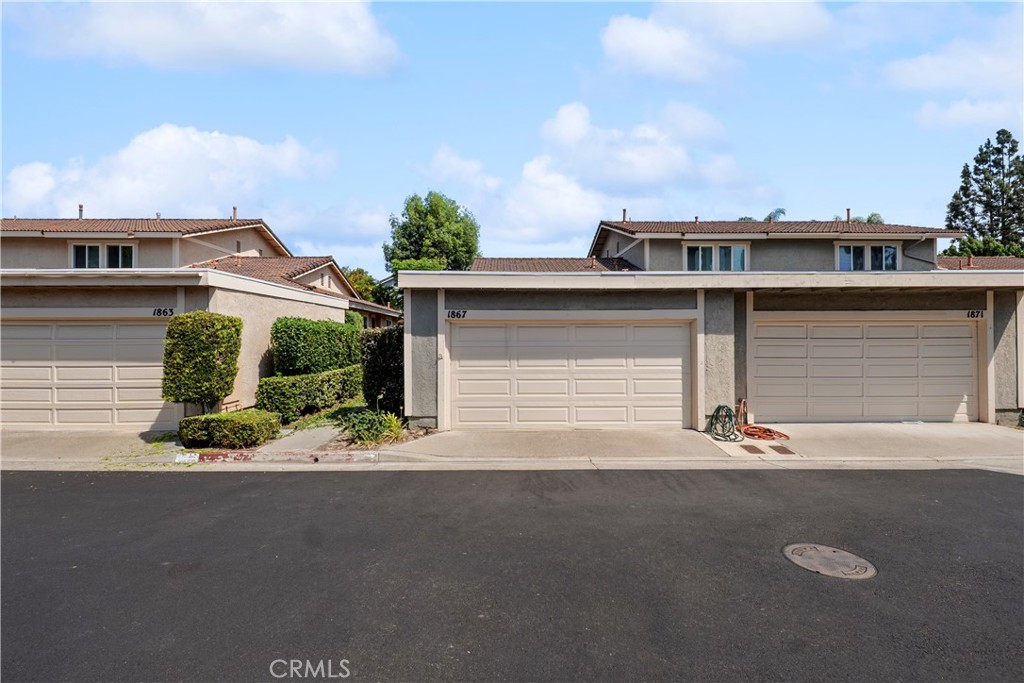 1867 E Belmont Court Property Photo 1