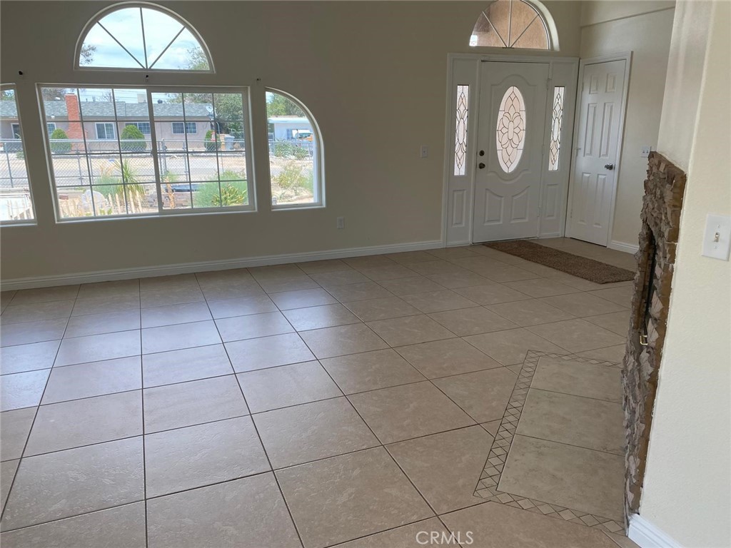 15921 Pine St. Property Photo 5
