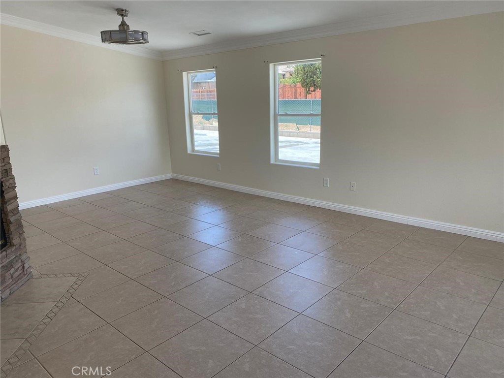 15921 Pine St. Property Photo 7