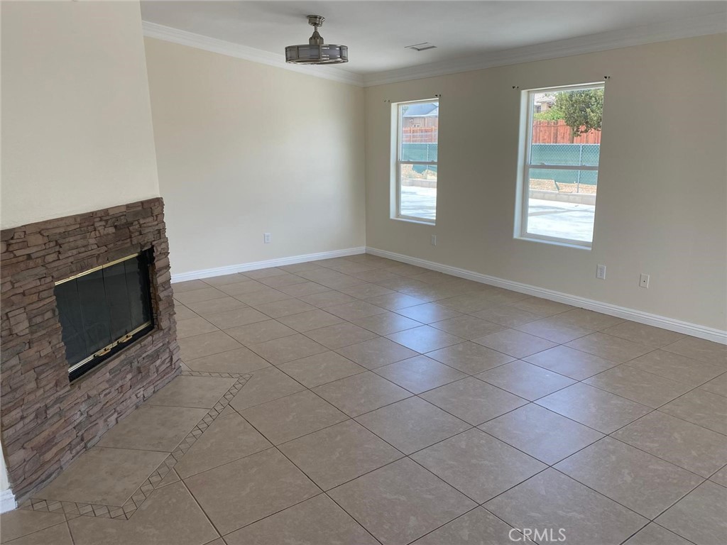 15921 Pine St. Property Photo 8