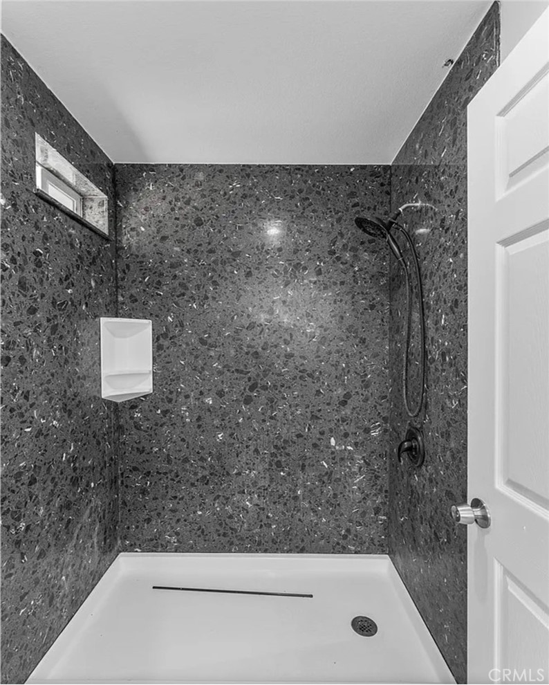 15921 Pine St. Property Photo 9