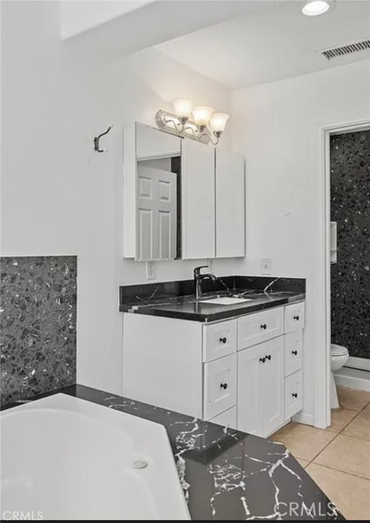 15921 Pine St. Property Photo 10