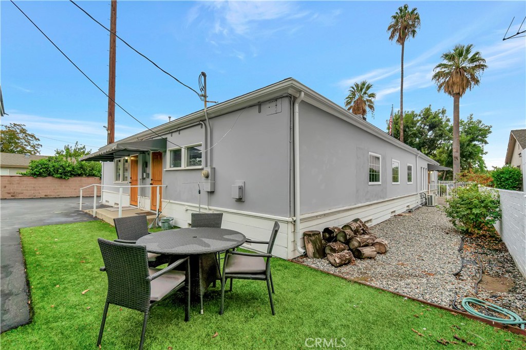 209 E I St Property Photo 4