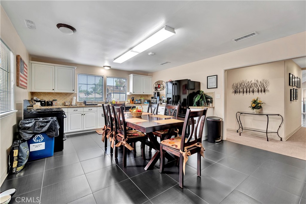 209 E I St Property Photo 6