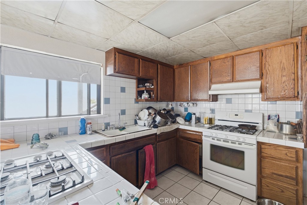 9519 Maple Property Photo 5