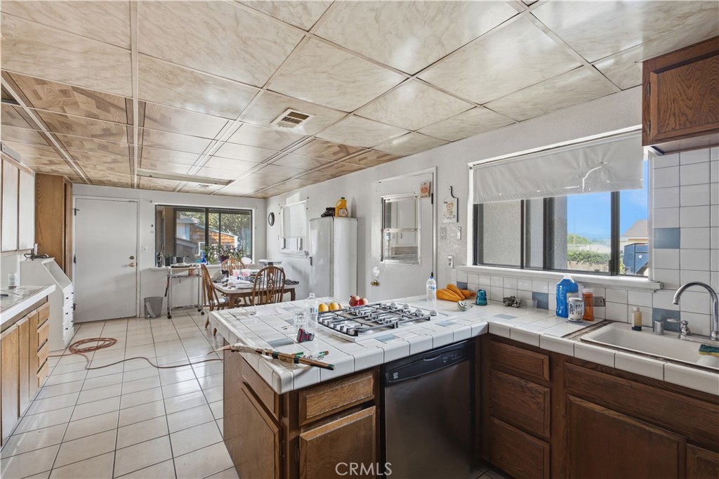 9519 Maple Property Photo 6