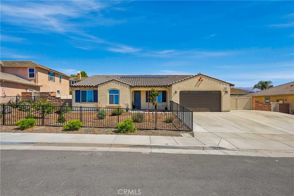 1560 Foothill Property Photo 2