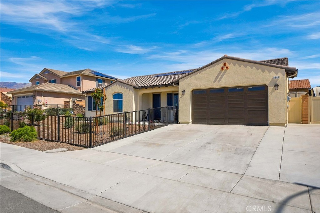 1560 Foothill Property Photo 3