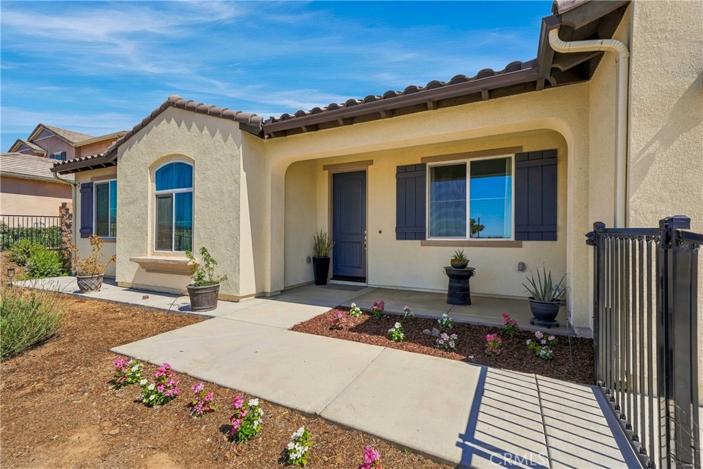 1560 Foothill Property Photo 4