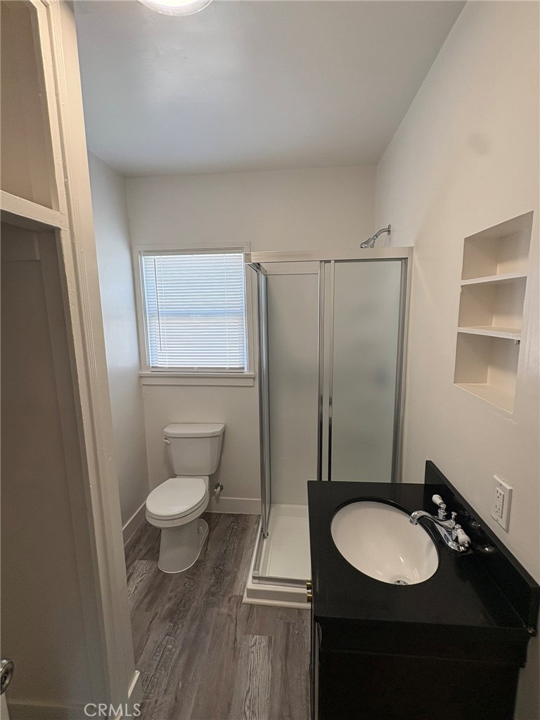 530 W 21st Property Photo 8