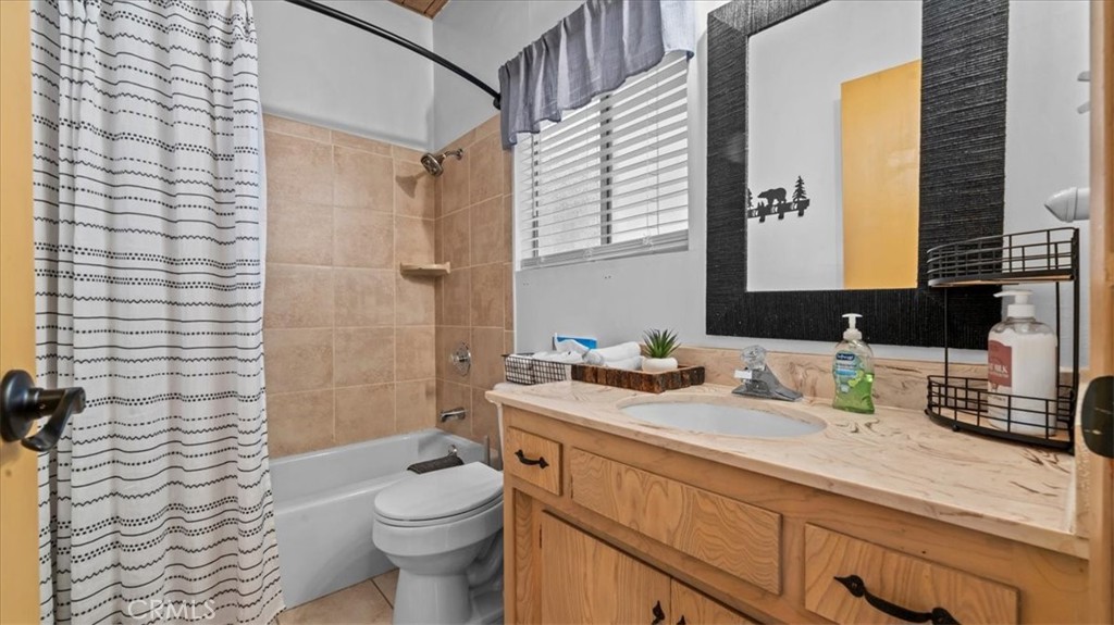 613 E Victoria Court Property Photo 20