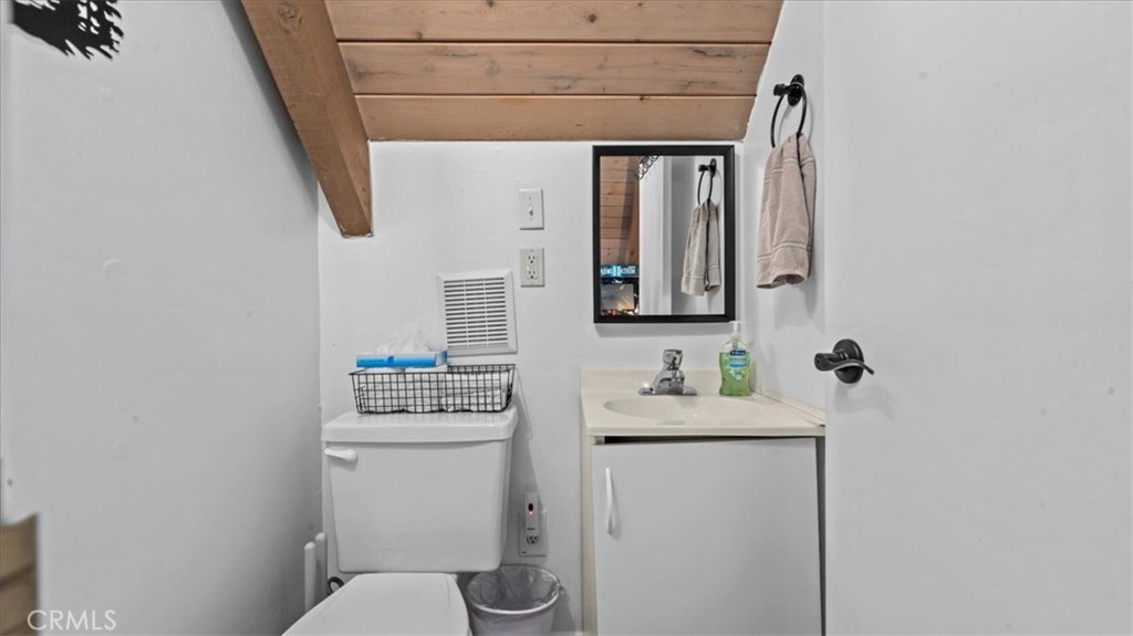 613 E Victoria Court Property Photo 23
