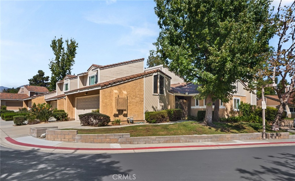 8412 Autumn Leaf Drive Property Photo 3