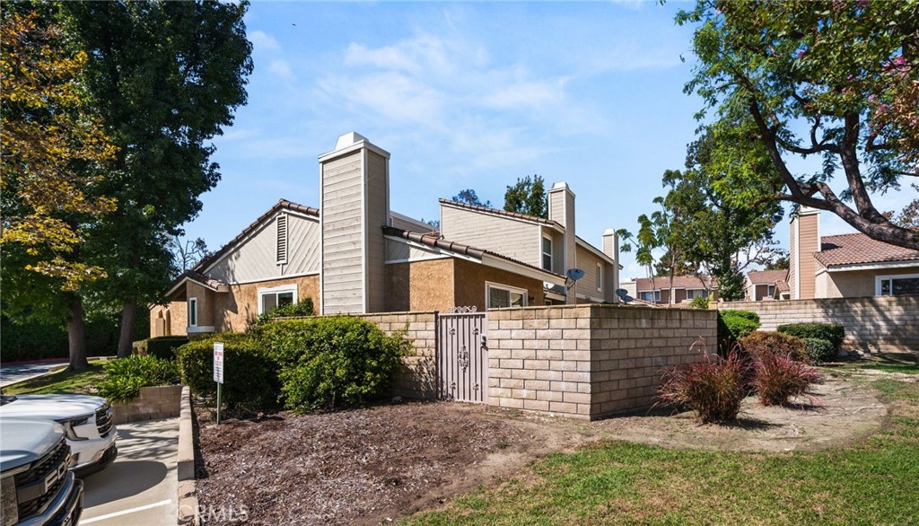 8412 Autumn Leaf Drive Property Photo 4