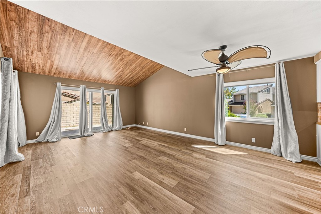 8412 Autumn Leaf Drive Property Photo 7