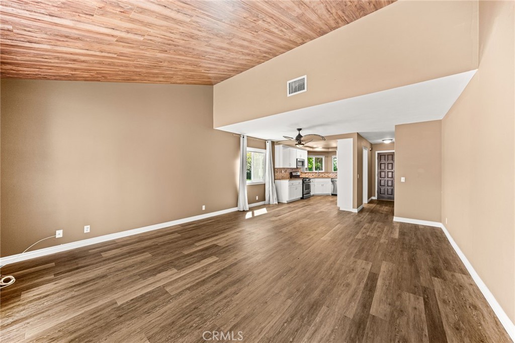8412 Autumn Leaf Drive Property Photo 8