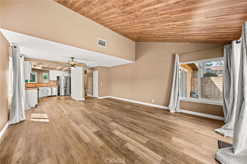 8412 Autumn Leaf Drive Property Photo 9