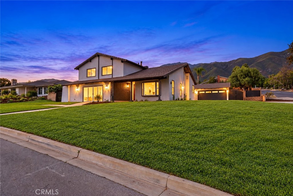 9086 Hillside Property Photo 3