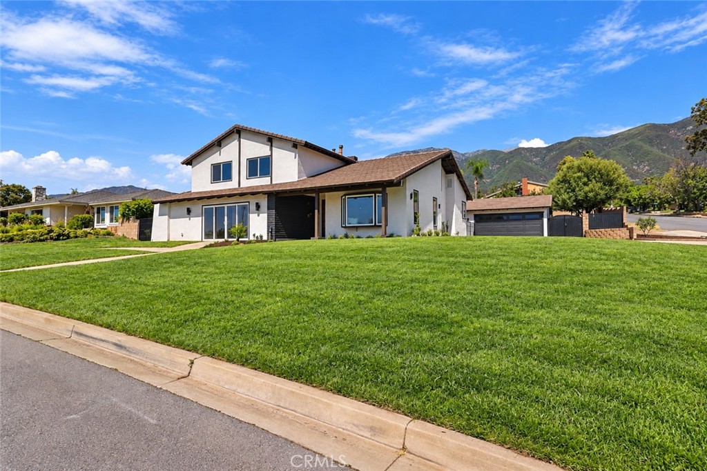 9086 Hillside Property Photo 4